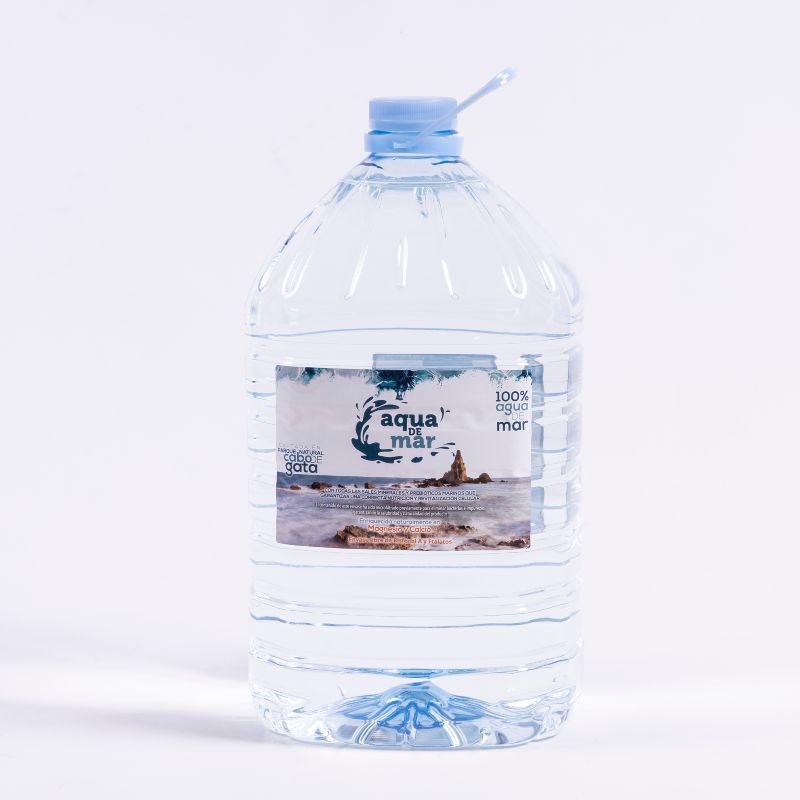 La recolección de agua Hipertónica 8 Litros se realiza a 1.300 metros de la costa, profundidad de 38 m, con succión situada a 6 m bajo el nivel del agua.