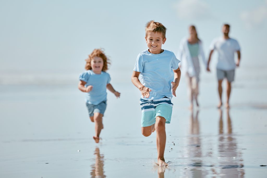 ¿Es buena el agua de mar para los niños?
