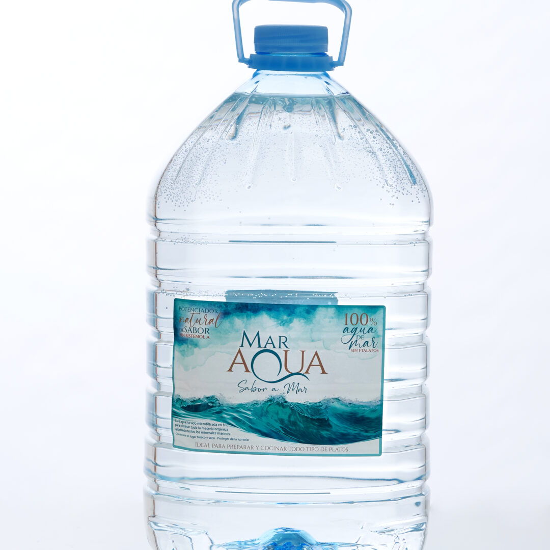 El agua de mar Hipertónica 8 litros es una excelente opción para sustituir la sal común en tus recetas, siempre y cuando se use en su proporción adecuada.