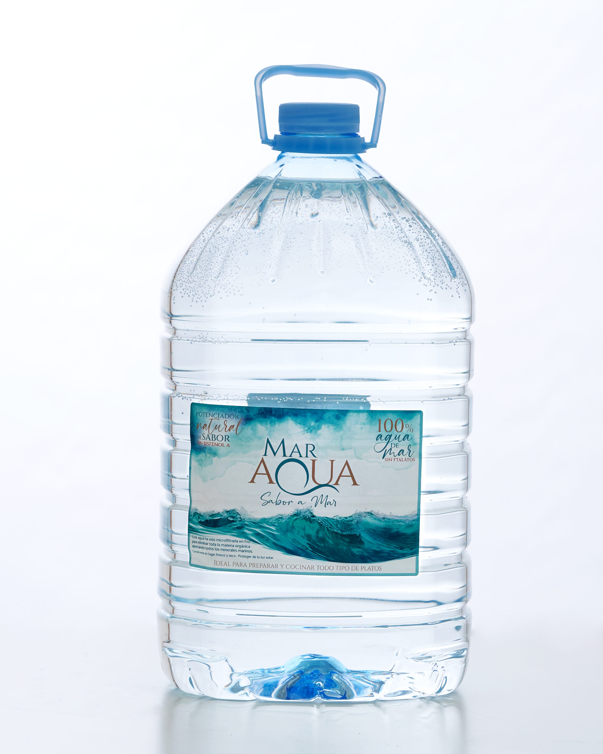 El agua de mar Hipertónica 8 litros es una excelente opción para sustituir la sal común en tus recetas, siempre y cuando se use en su proporción adecuada.