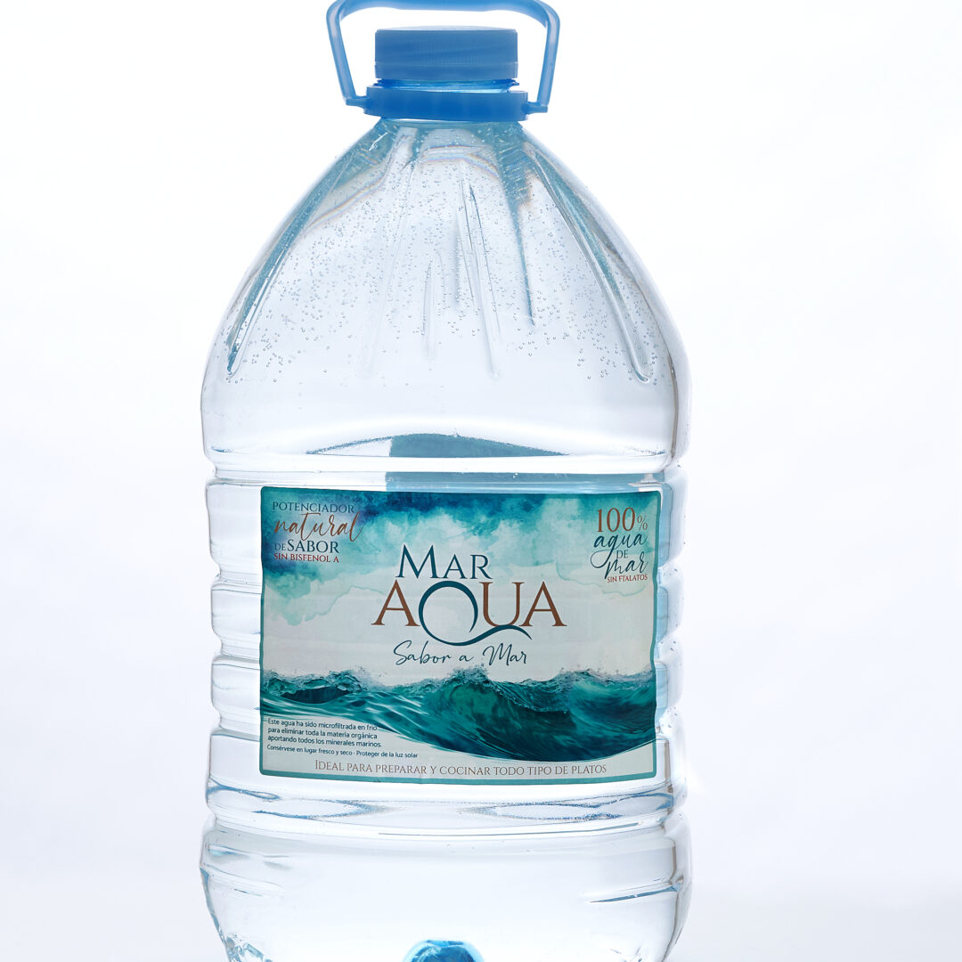 Te presentamos nuestro formato en envase de plástico de agua de mar hipertónica 5 litros, ligero y resistente, lo que facilita su manejo en la cocina.